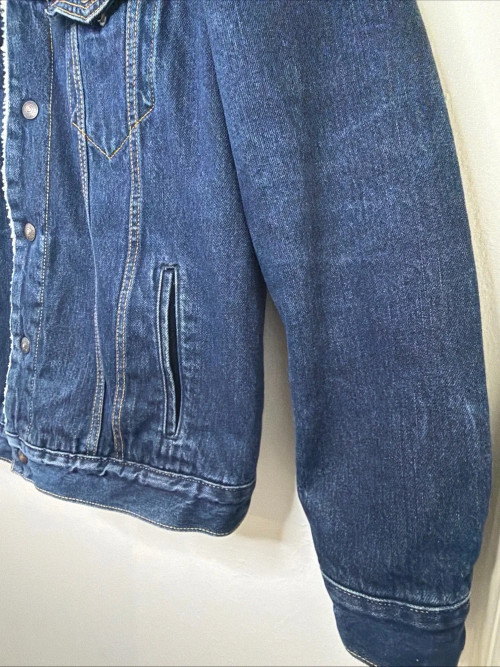 Levi’s Men’s L Sherpa Trucker Jacket Type III Dark Wash Denim 16365-0075